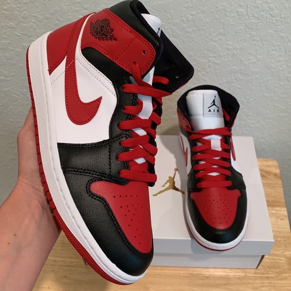 🖤❤️NIKE AIR JORDAN 1 MID SNEAKERS❤️🖤 - Picture 6 of 12